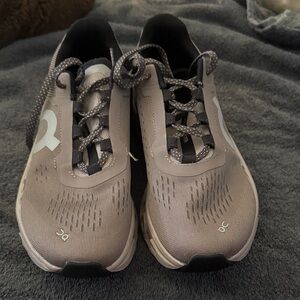 On Running Light Gray and Black Sneakers